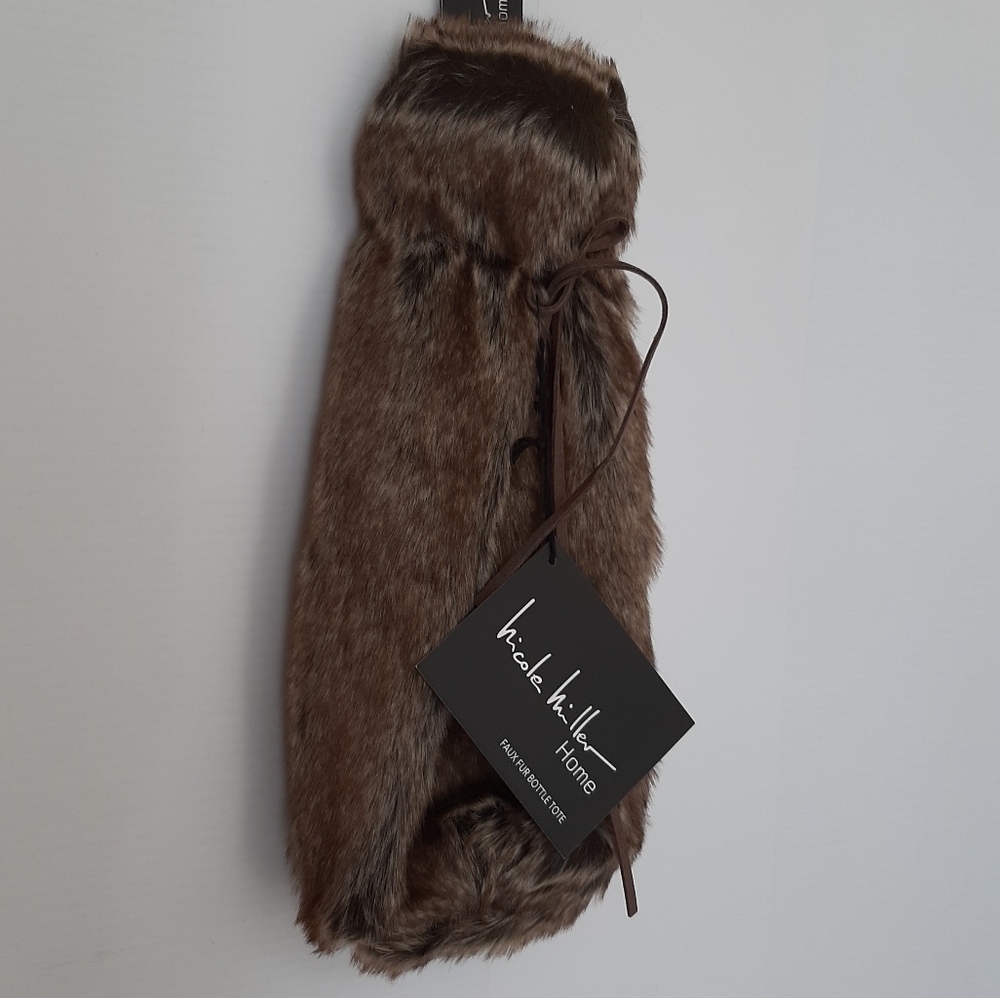 ***Nicole Miller Faux Fur Wine Bottle Tote Brown